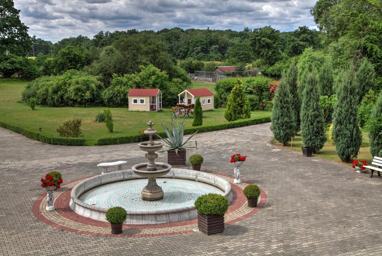 Zespol Palacowo-Parkowy Badzow Polkowice Bagian luar foto
