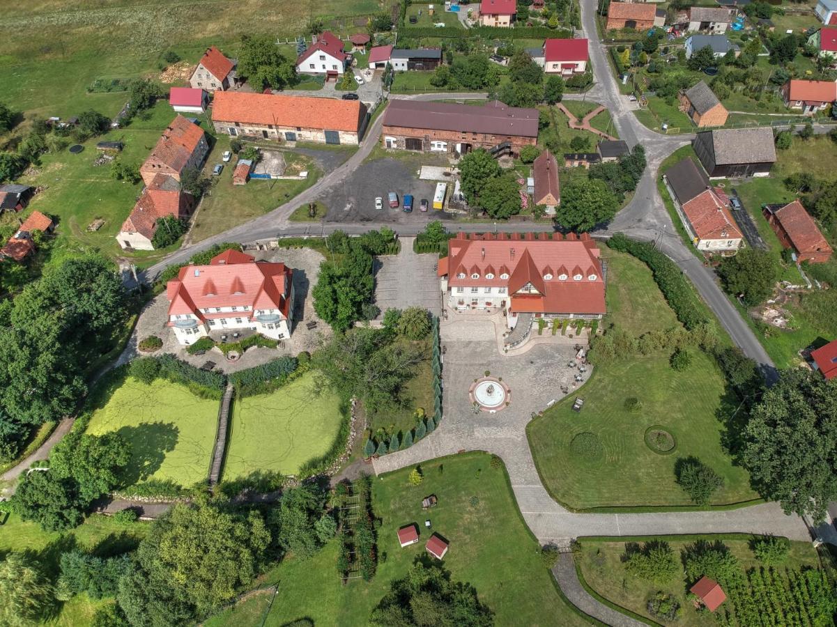 Zespol Palacowo-Parkowy Badzow Polkowice Bagian luar foto