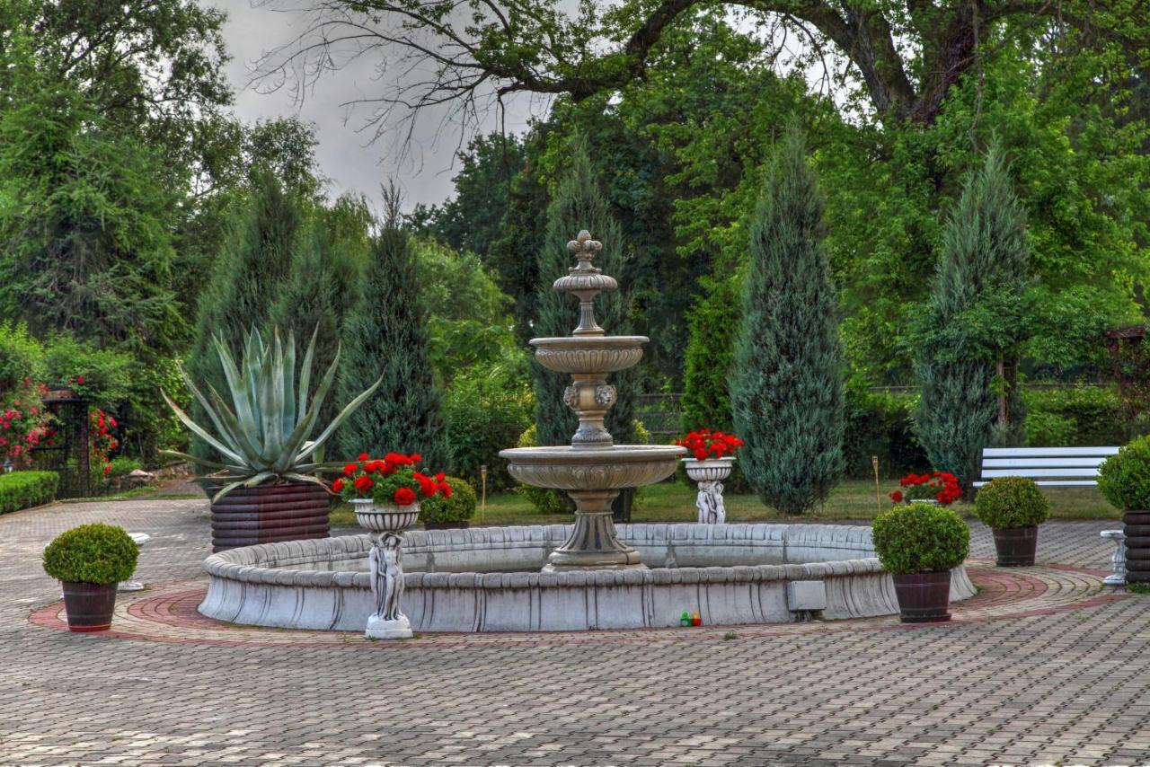 Zespol Palacowo-Parkowy Badzow Polkowice Bagian luar foto