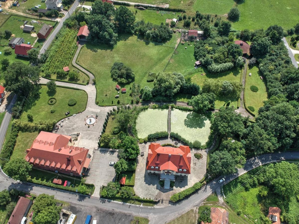 Zespol Palacowo-Parkowy Badzow Polkowice Bagian luar foto
