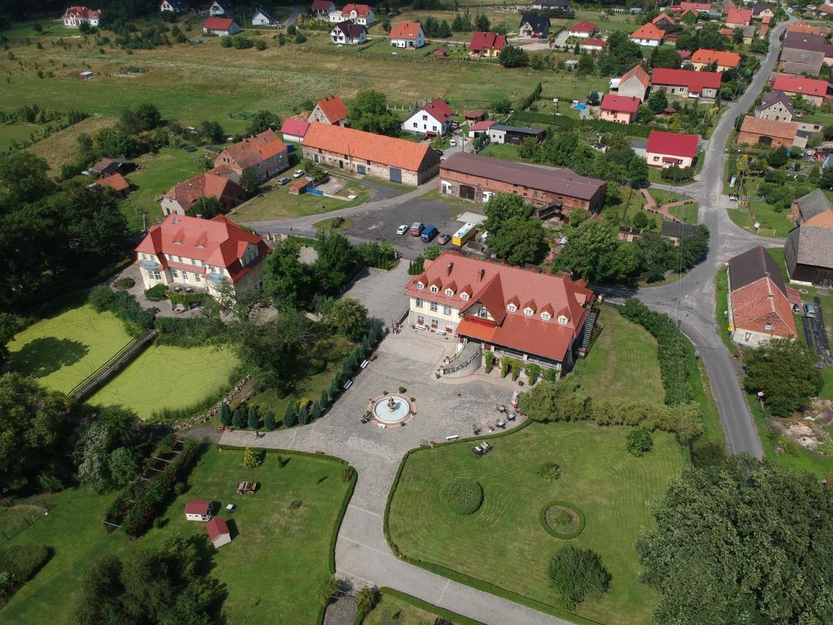 Zespol Palacowo-Parkowy Badzow Polkowice Bagian luar foto