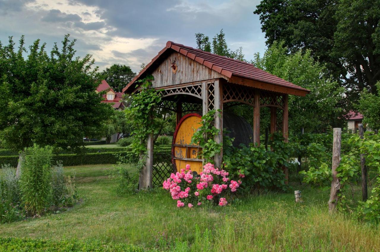 Zespol Palacowo-Parkowy Badzow Polkowice Bagian luar foto
