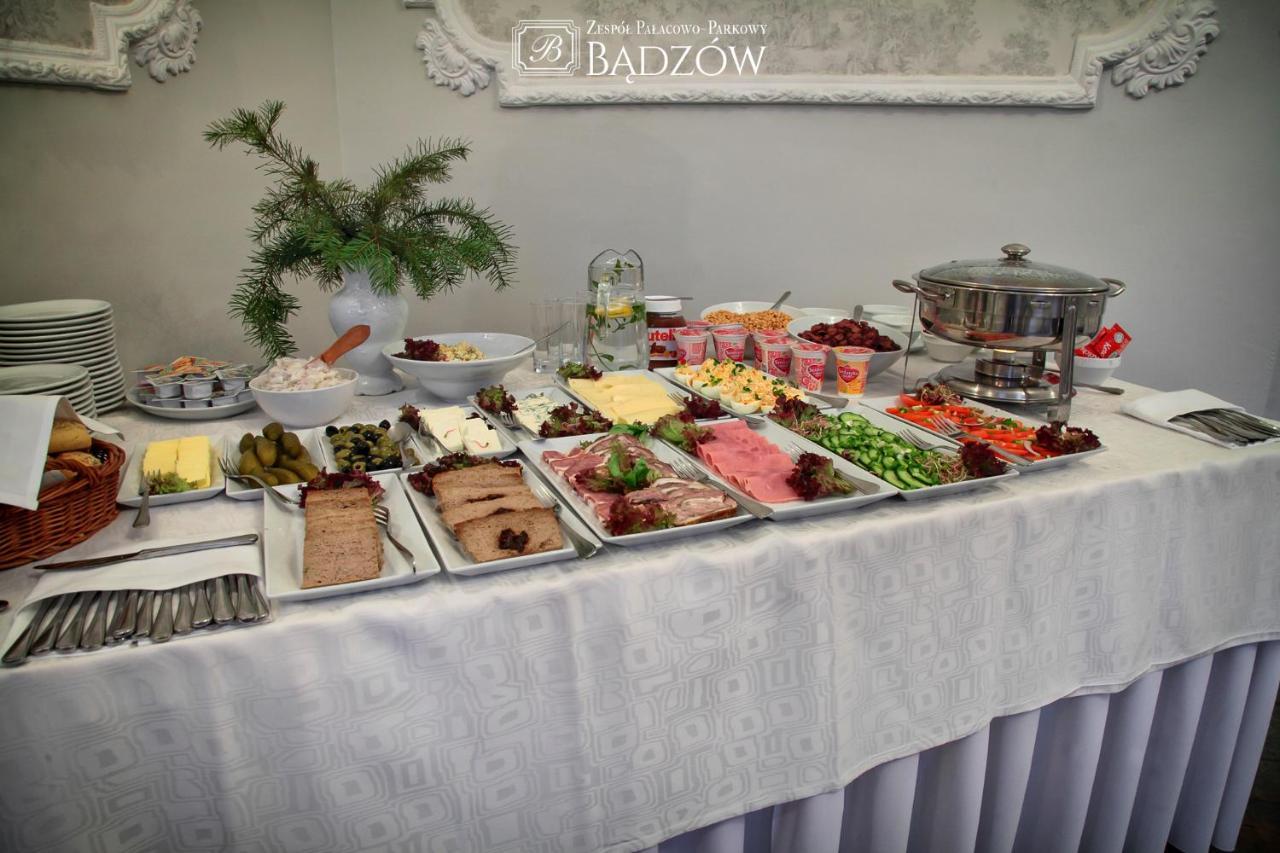 Zespol Palacowo-Parkowy Badzow Polkowice Bagian luar foto